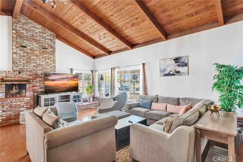 1345 Jellick Ave - Photo 7 of 50