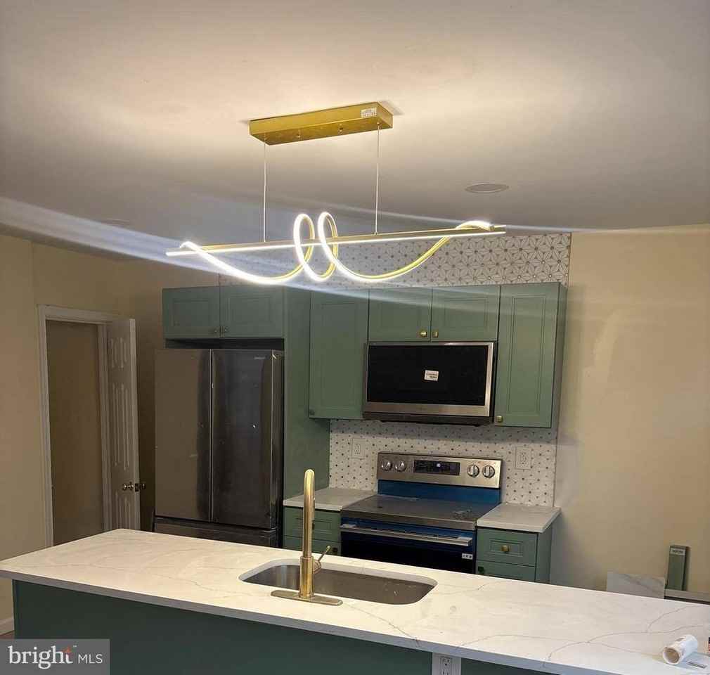 220 N 9th St - Photo 2 of 5