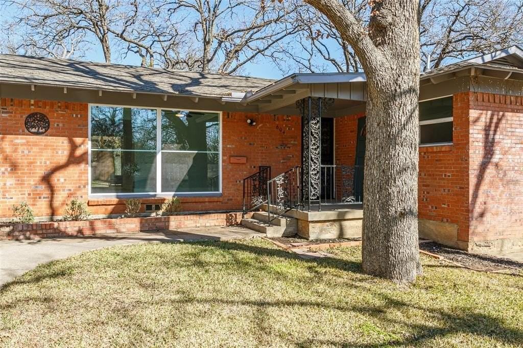 604 Oakwood Ave - Photo 4 of 24