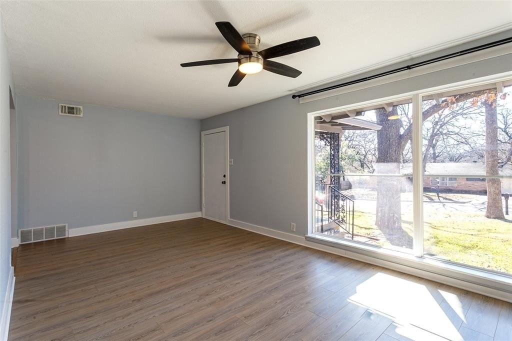 604 Oakwood Ave - Photo 6 of 24