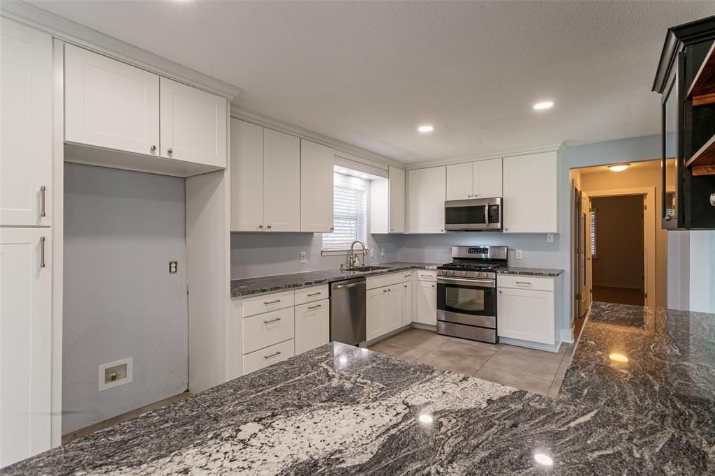 604 Oakwood Ave - Photo 7 of 24