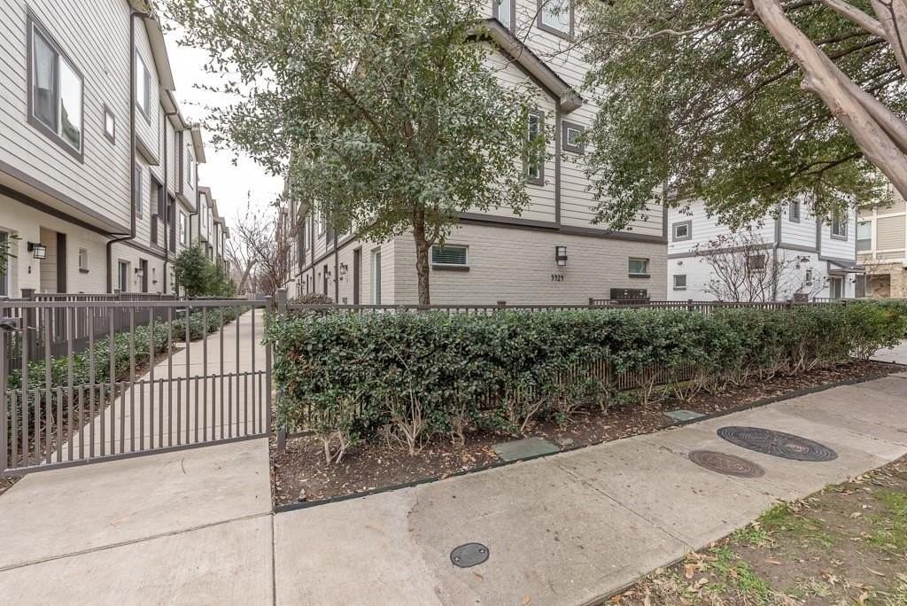 5924 Hudson St #G - Photo 2 of 22