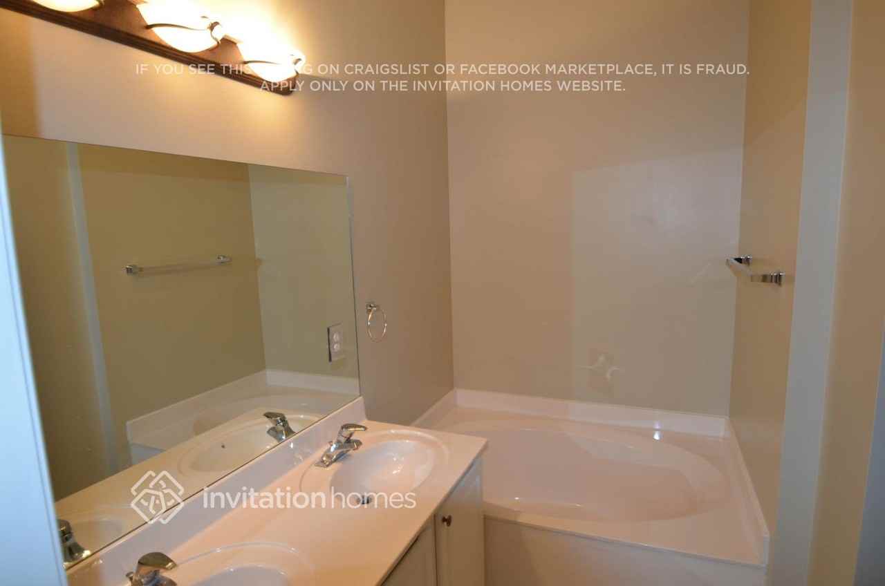 1026 Fosters Mill Rd - Photo 5 of 10