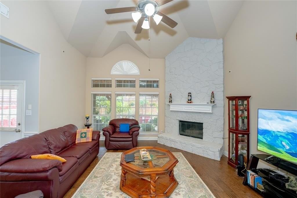 12339 Shumard Ln - Photo 4 of 35