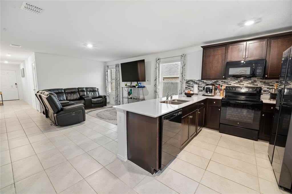 1408 Yachtclub Dr - Photo 4 of 38