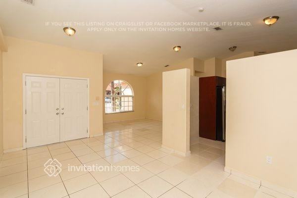 8723 Nw 142nd Ln - Photo 3 of 31