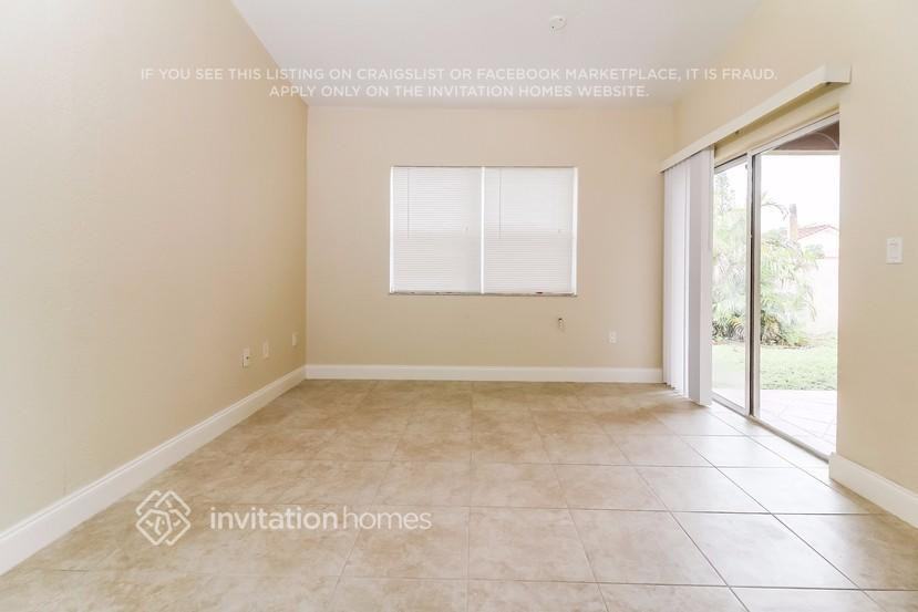 8723 Nw 142nd Ln - Photo 4 of 31
