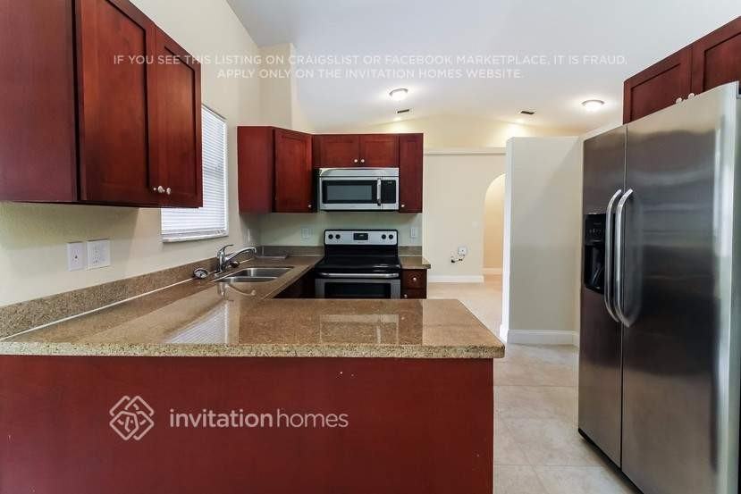 8723 Nw 142nd Ln - Photo 5 of 31