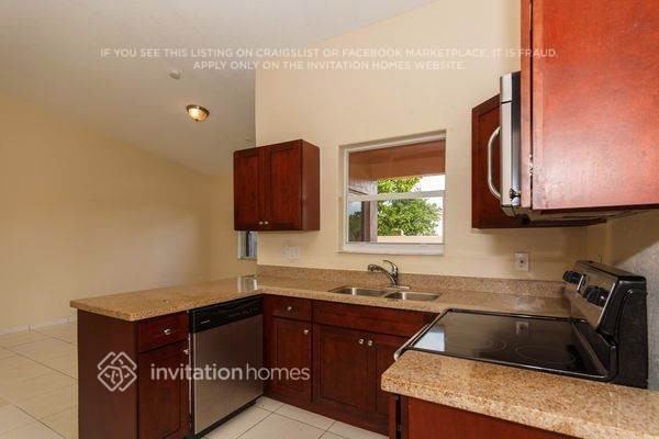 8723 Nw 142nd Ln - Photo 6 of 31