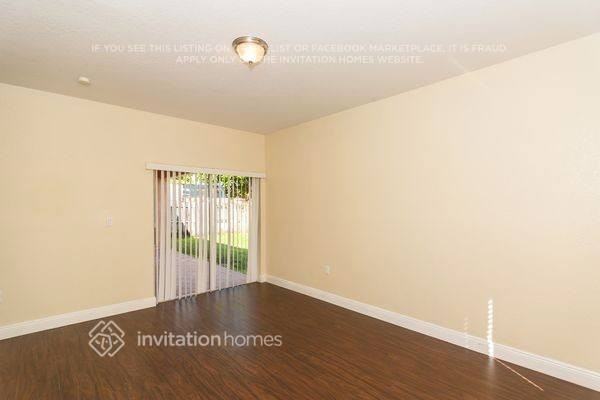 8723 Nw 142nd Ln - Photo 7 of 31