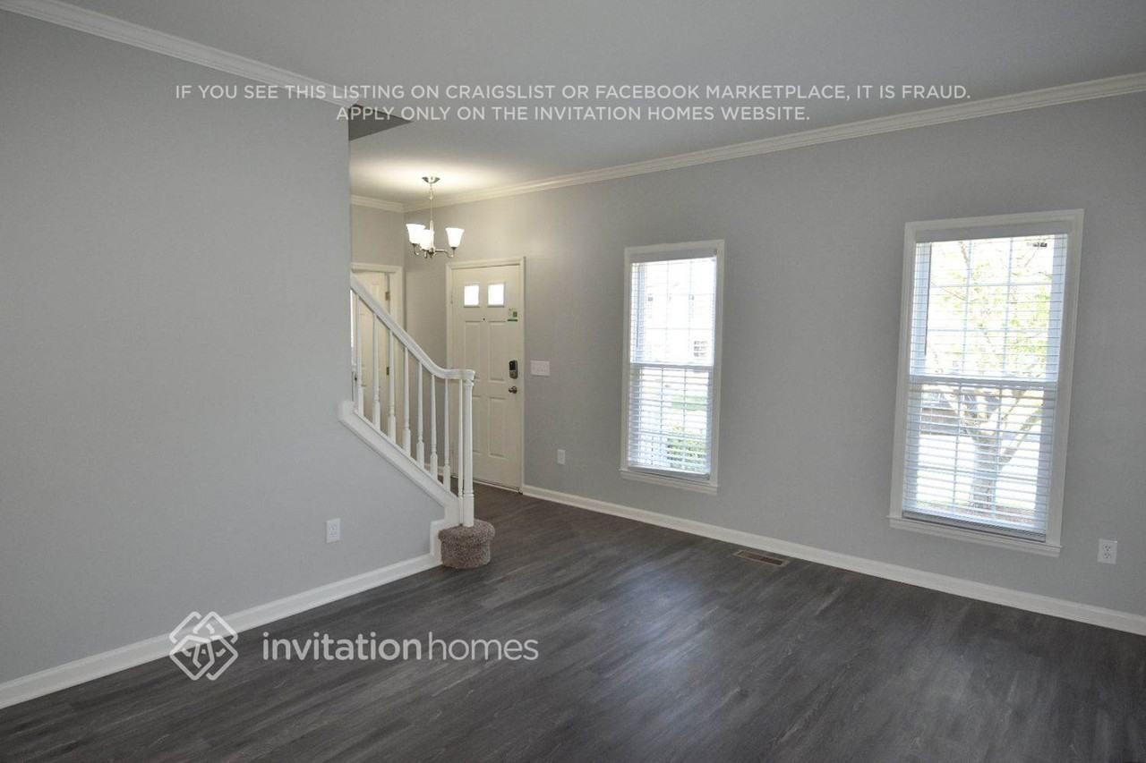 5601 Brookshadow Dr - Photo 4 of 17
