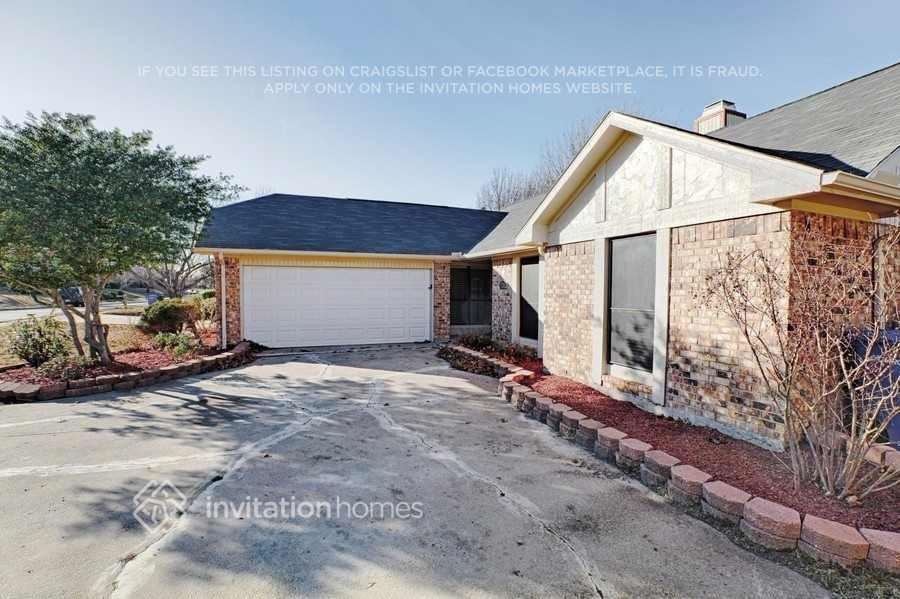 1717 Brighton Dr - Photo 2 of 17