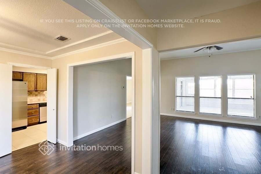 1717 Brighton Dr - Photo 3 of 17