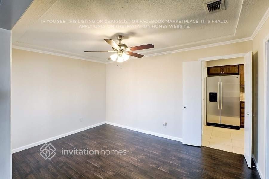 1717 Brighton Dr - Photo 6 of 17