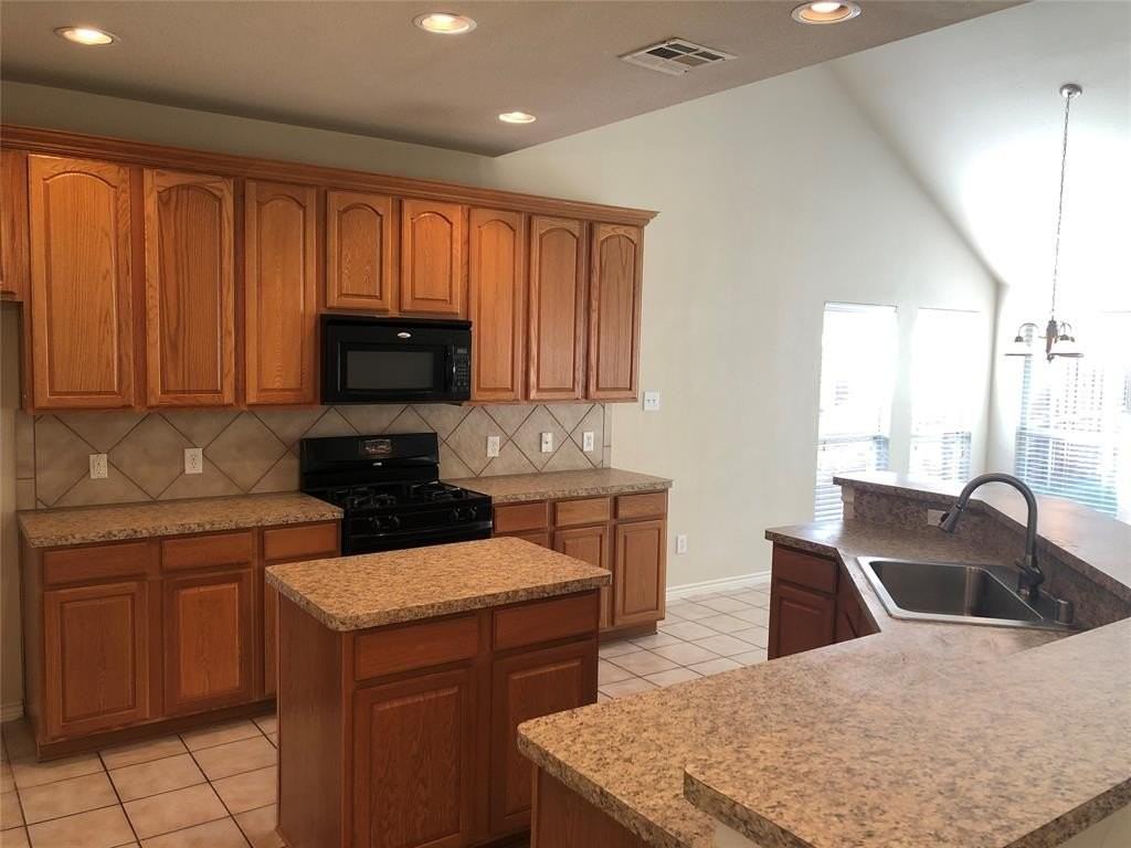 8304 Hitching Trl - Photo 5 of 25
