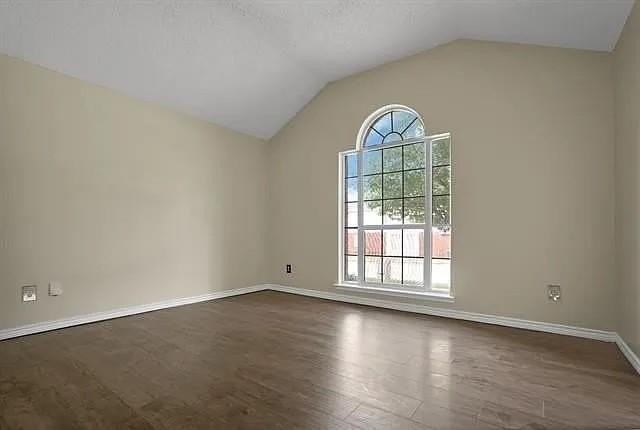 827 Cornell Ln - Photo 5 of 17