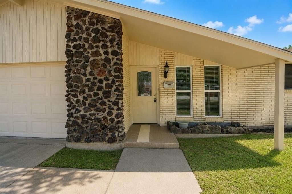 4709 Fair Park Blvd - Photo 4 of 28