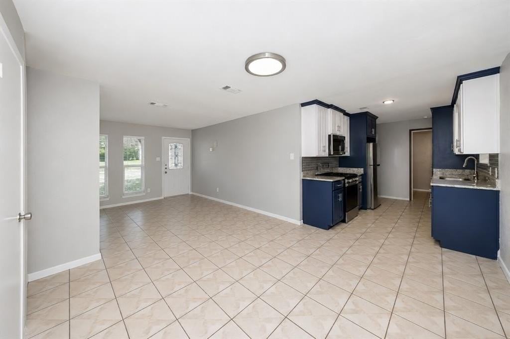 4709 Fair Park Blvd - Photo 5 of 28