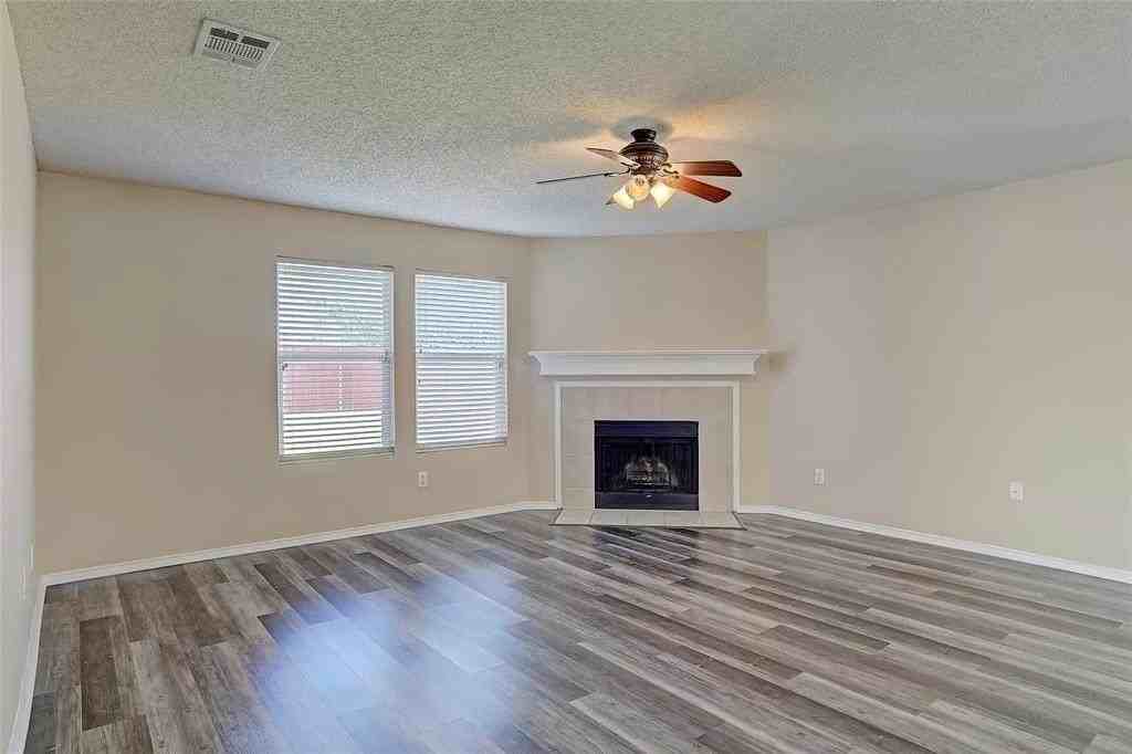 9929 George Washington Dr - Photo 4 of 30