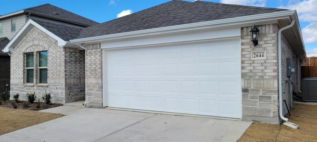 2644 Oneida Ln - Photo 2 of 40