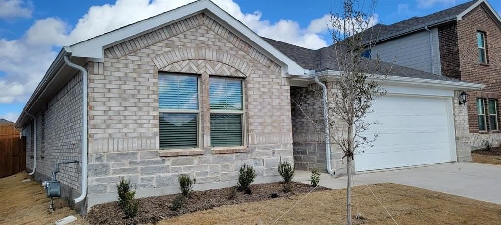 2644 Oneida Ln - Photo 3 of 40