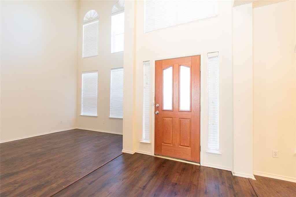 5905 Vineyard Ln - Photo 2 of 30