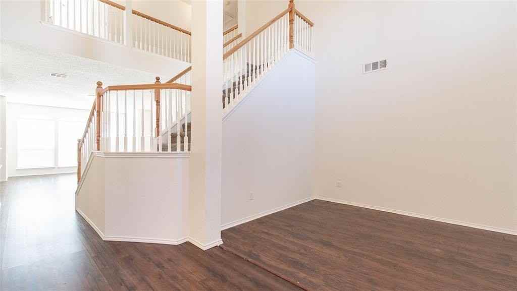 5905 Vineyard Ln - Photo 3 of 30