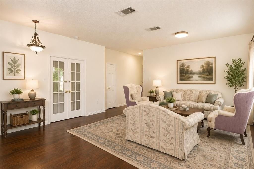 1202 Dorset Ct - Photo 2 of 13