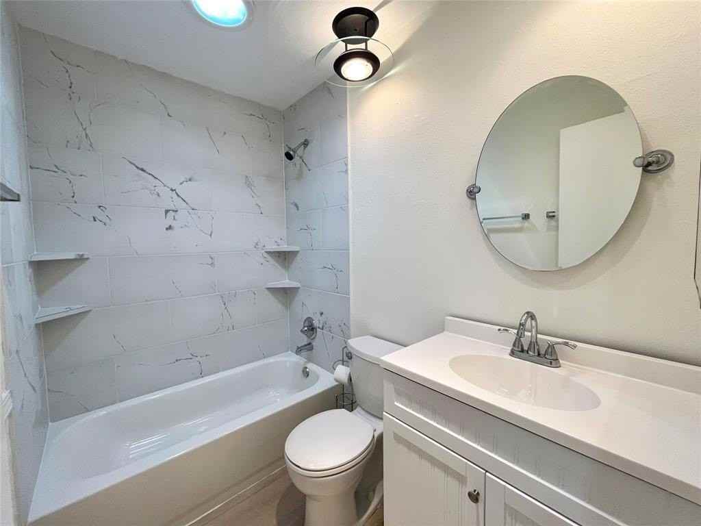 802 Kingswood Ave - Photo 4 of 9