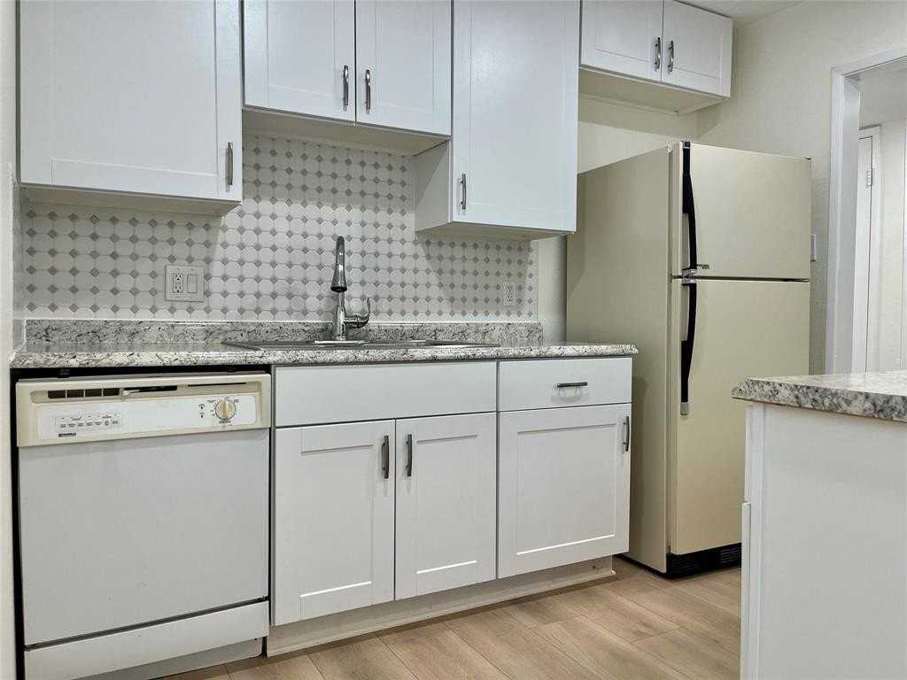 802 Kingswood Ave - Photo 7 of 9