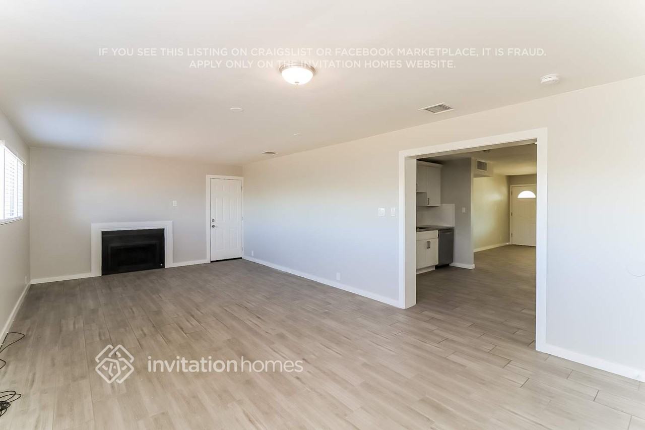 2332 W Orchid Ln - Photo 4 of 16