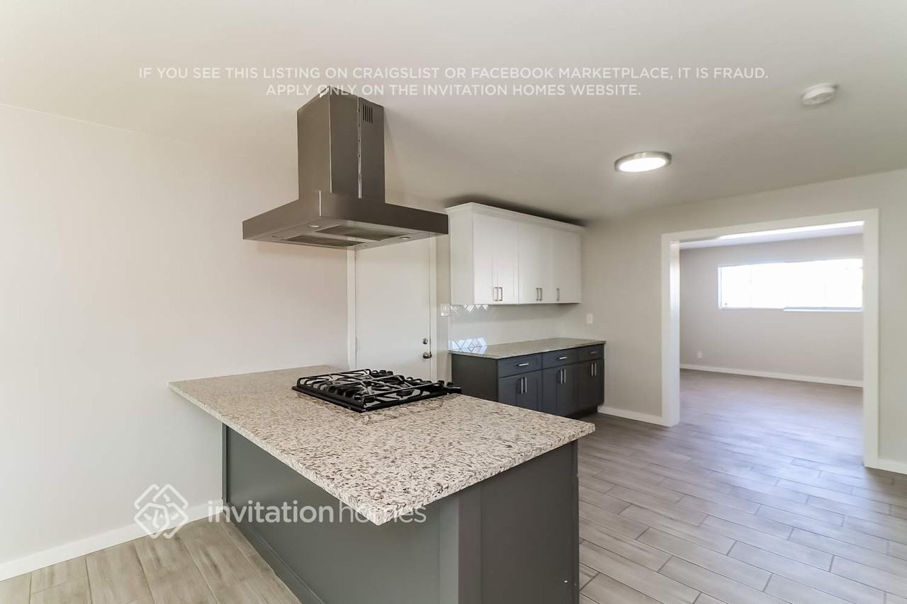 2332 W Orchid Ln - Photo 7 of 16