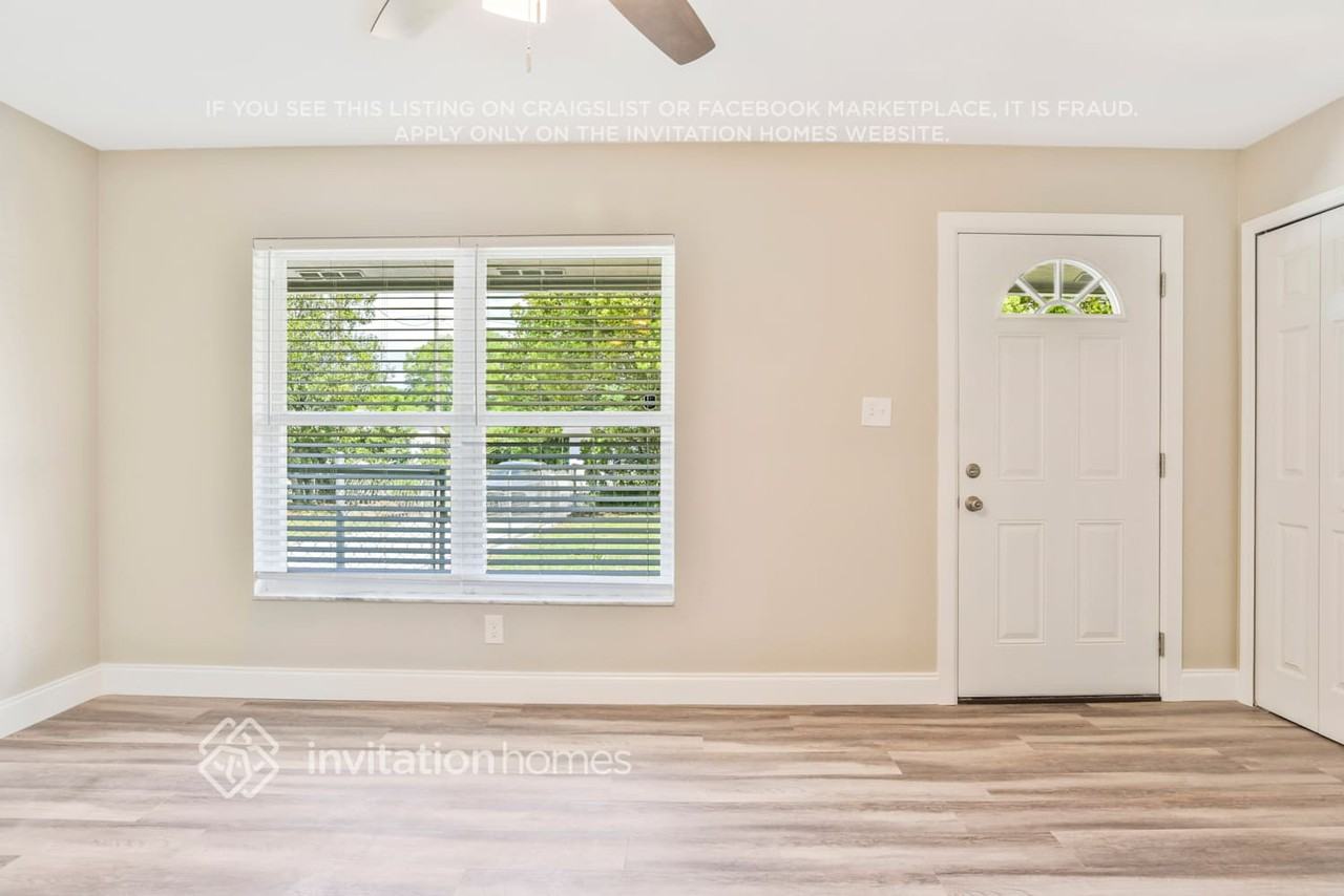 316 E Rose Ln - Photo 2 of 19