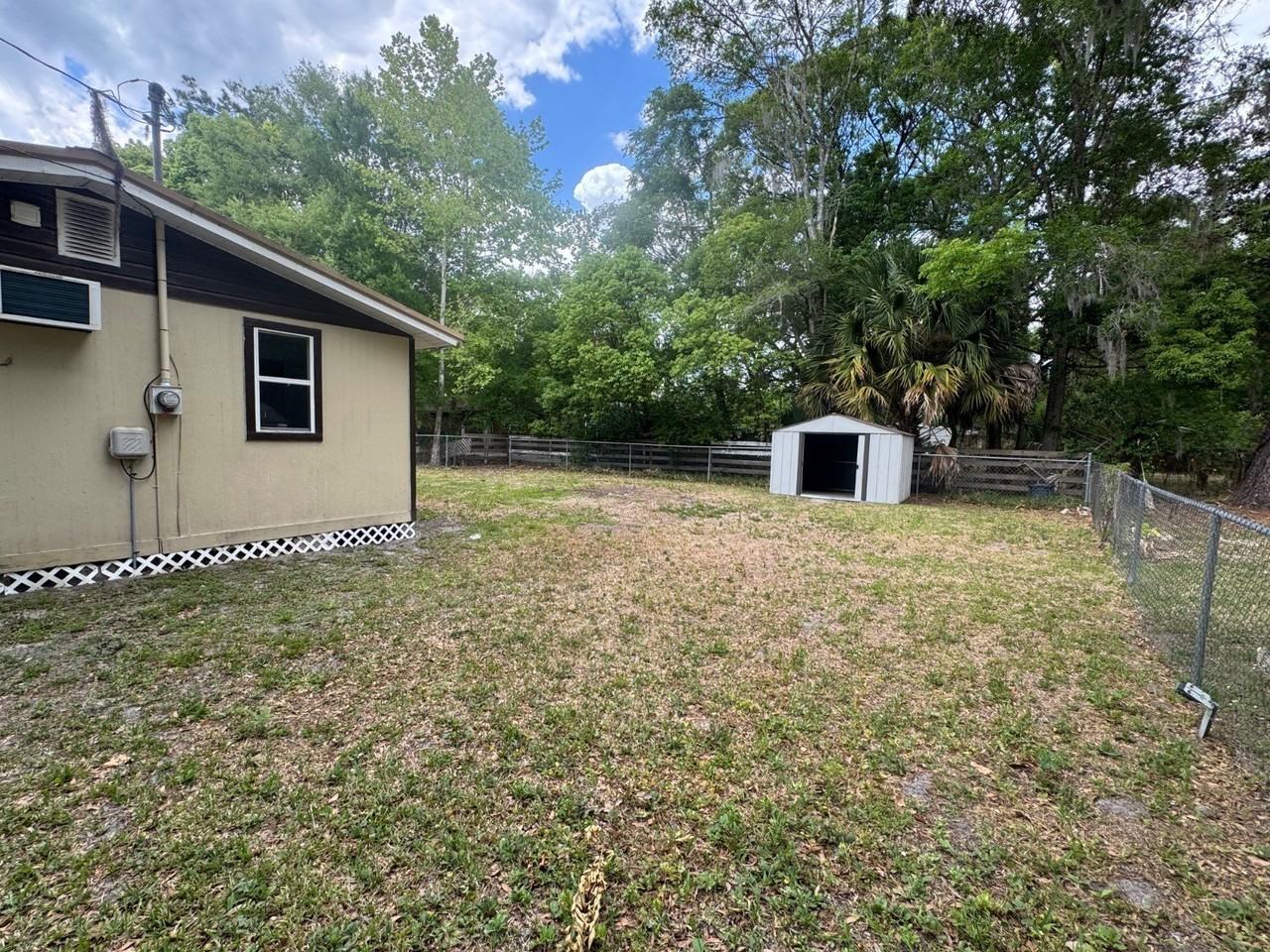 1203 Larry St - Photo 3 of 17