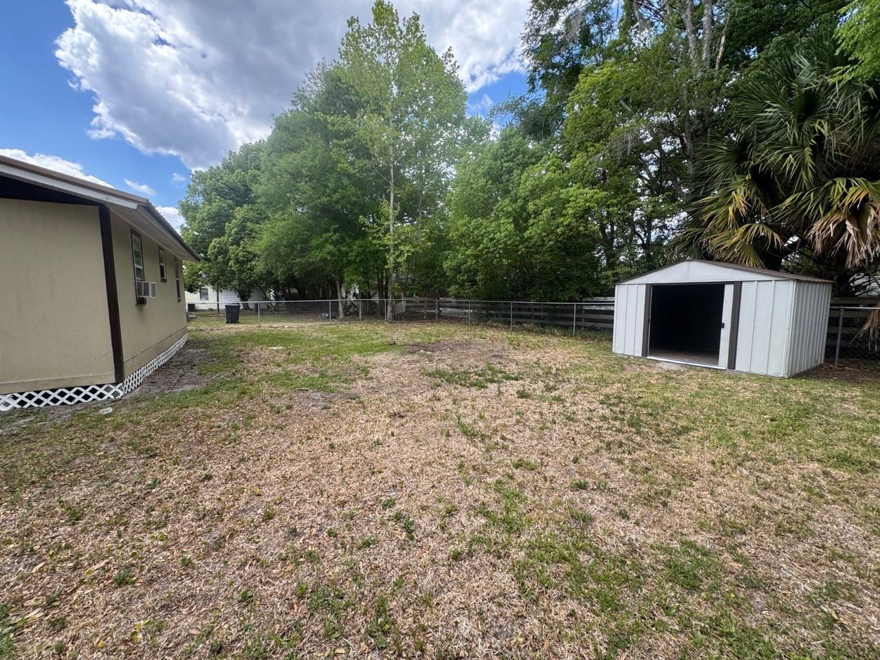 1203 Larry St - Photo 5 of 17