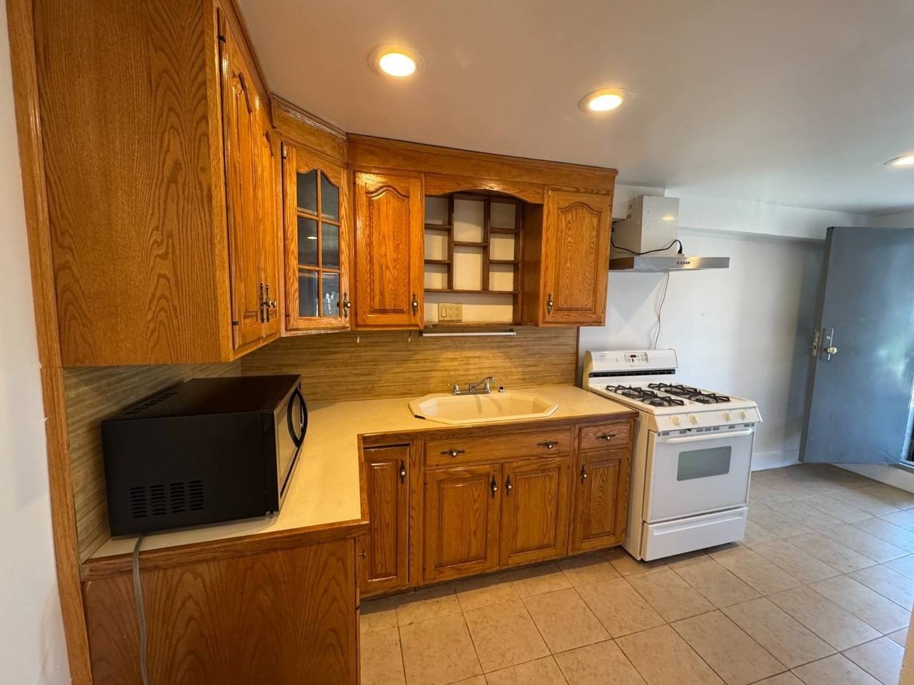 914 Pierce Ave #B - Photo 2 of 14