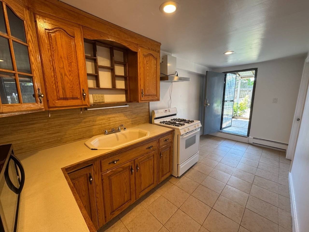 914 Pierce Ave #B - Photo 3 of 14