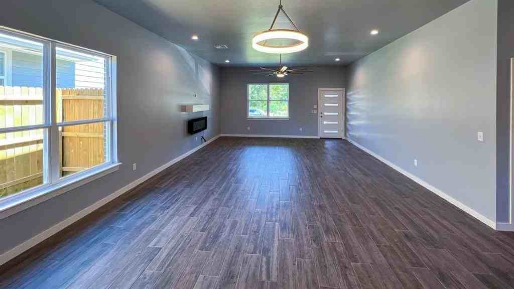 605 Remington Ave - Photo 3 of 26