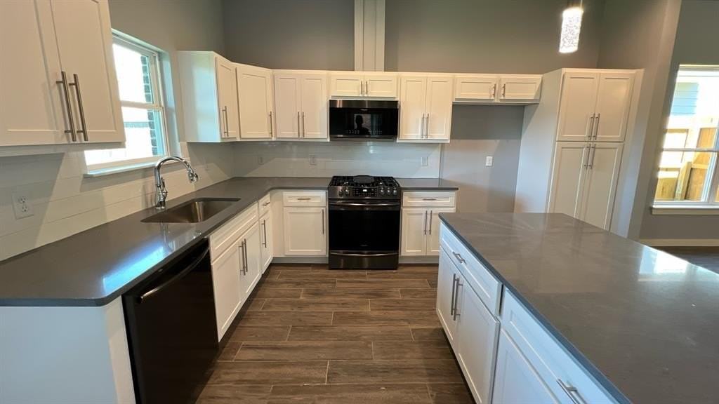 605 Remington Ave - Photo 5 of 26