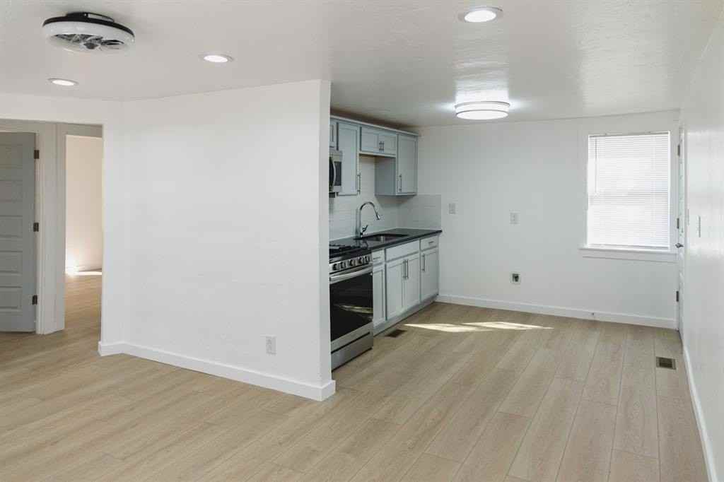 2412 Se 47th St - Photo 3 of 30