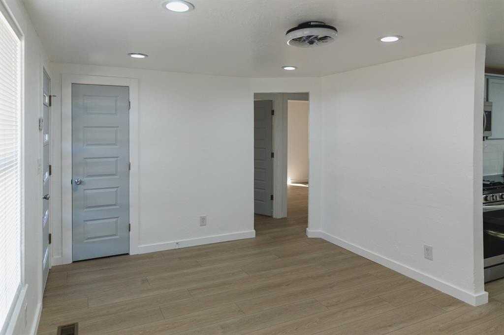 2412 Se 47th St - Photo 4 of 30