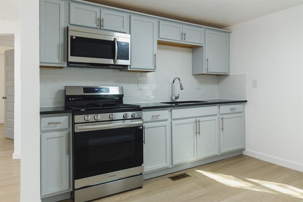 2412 Se 47th St - Photo 5 of 30