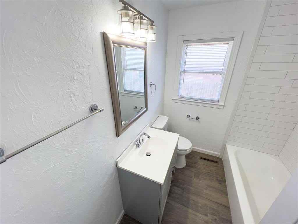 2022 Nw 33rd St - Photo 7 of 25