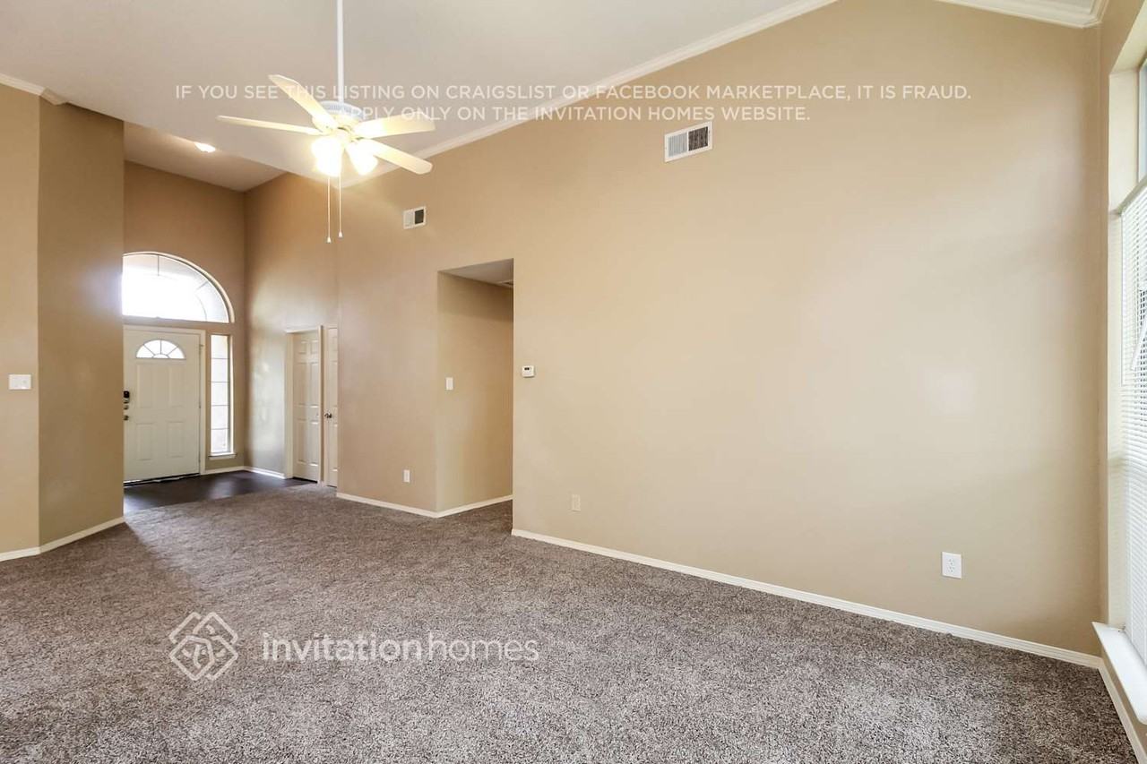 12418 Summer Hill Dr - Photo 3 of 21