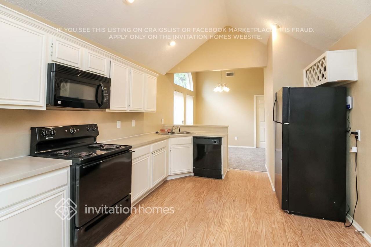 12418 Summer Hill Dr - Photo 7 of 21