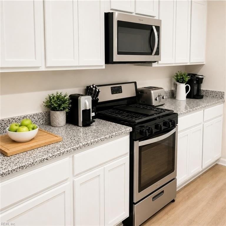 1510 Waltham Ln - Photo 4 of 8