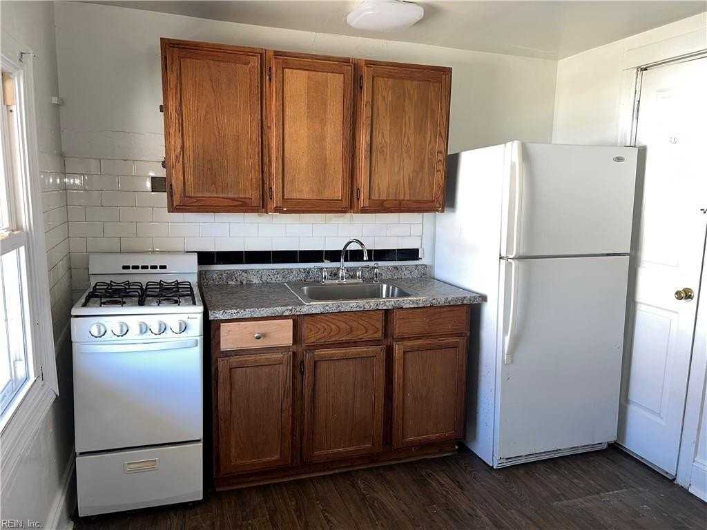 1259 Little Bay Ave - Photo 5 of 9
