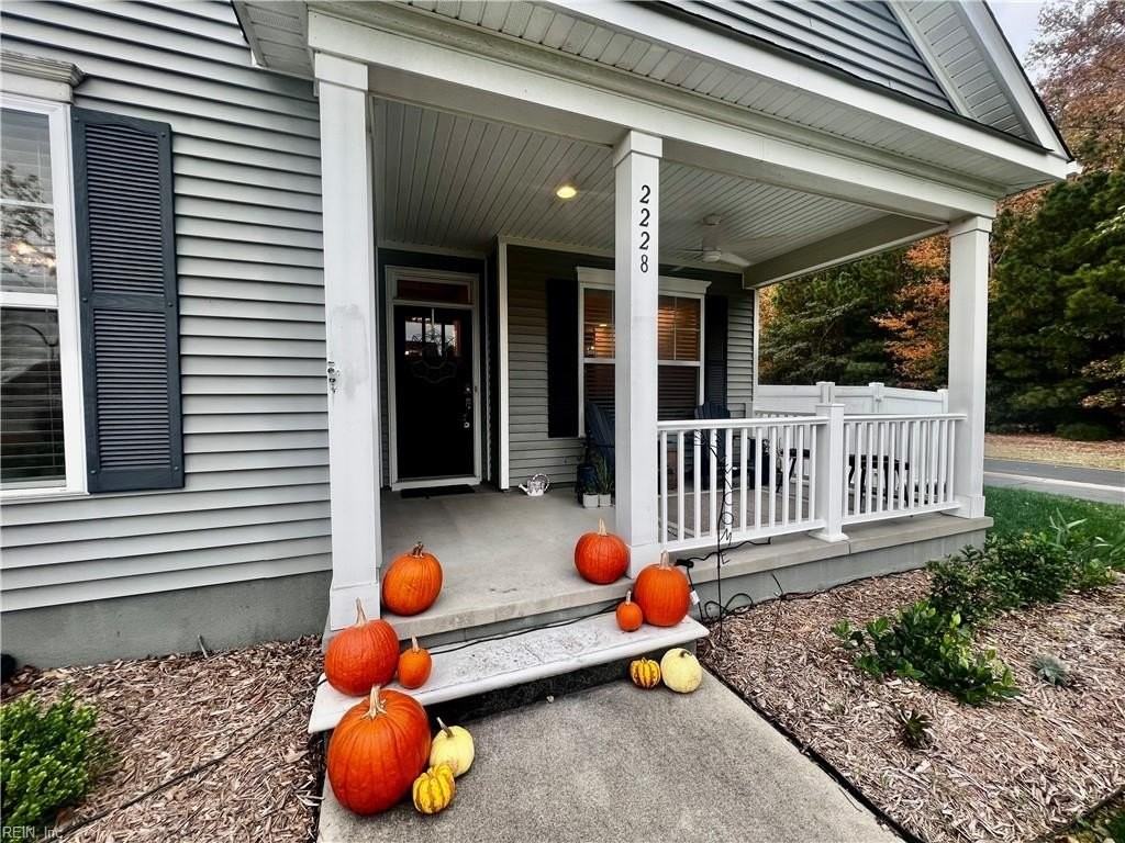 2228 Martlet Ln - Photo 3 of 33