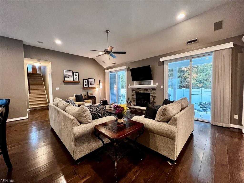 2228 Martlet Ln - Photo 6 of 33