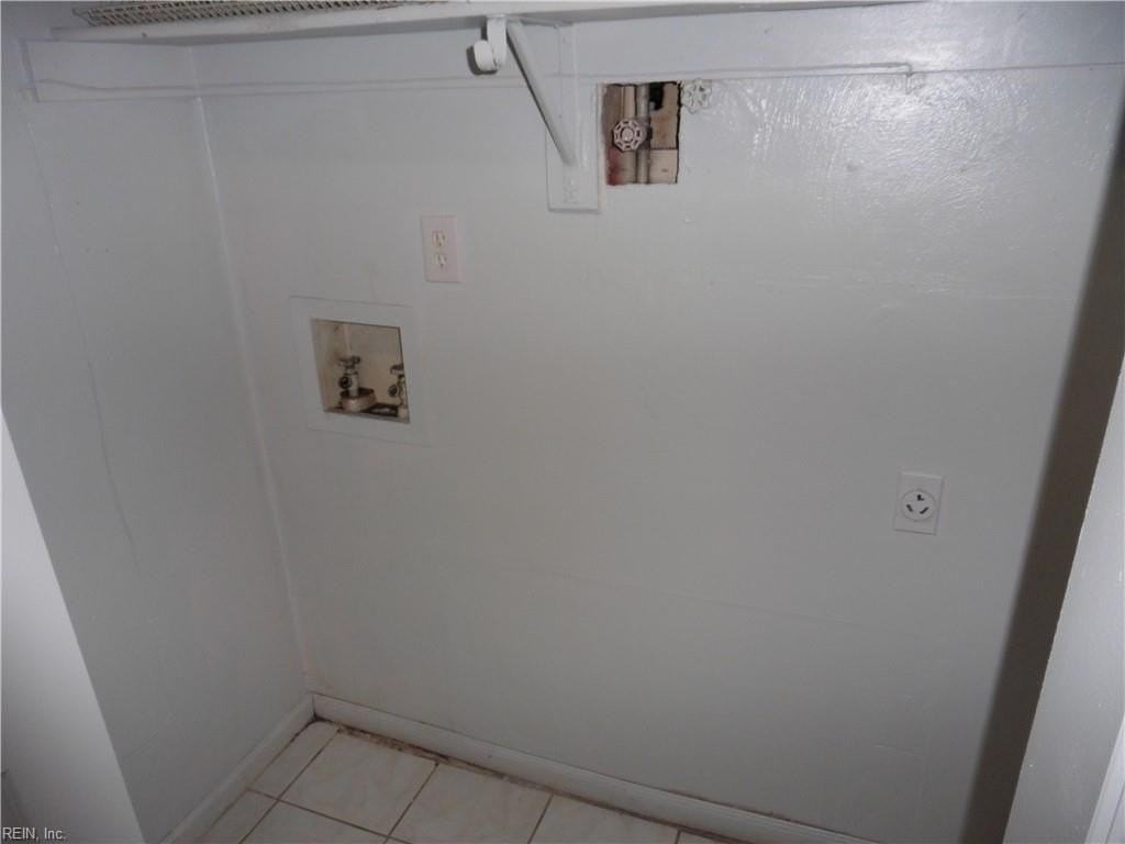 449 Peregrine St - Photo 4 of 15